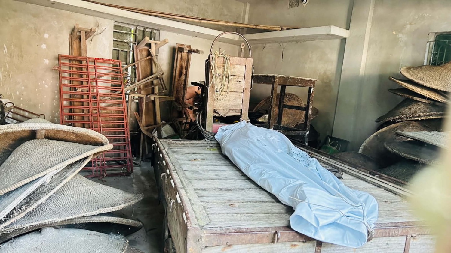 সালথায় মুরগি নিয়ে বিরোধে প্রাণ গেলো গৃহবধূর