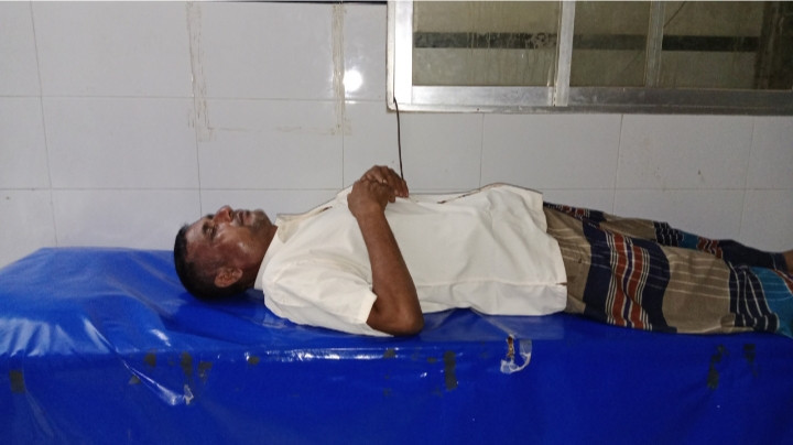 বোয়ালমারীতে ডিবি পরিচয়ে ব্যবসায়ীকে তুলে নিয়ে মারধর-টাকা ছিনিয়ে নেওয়ার অভিযোগ