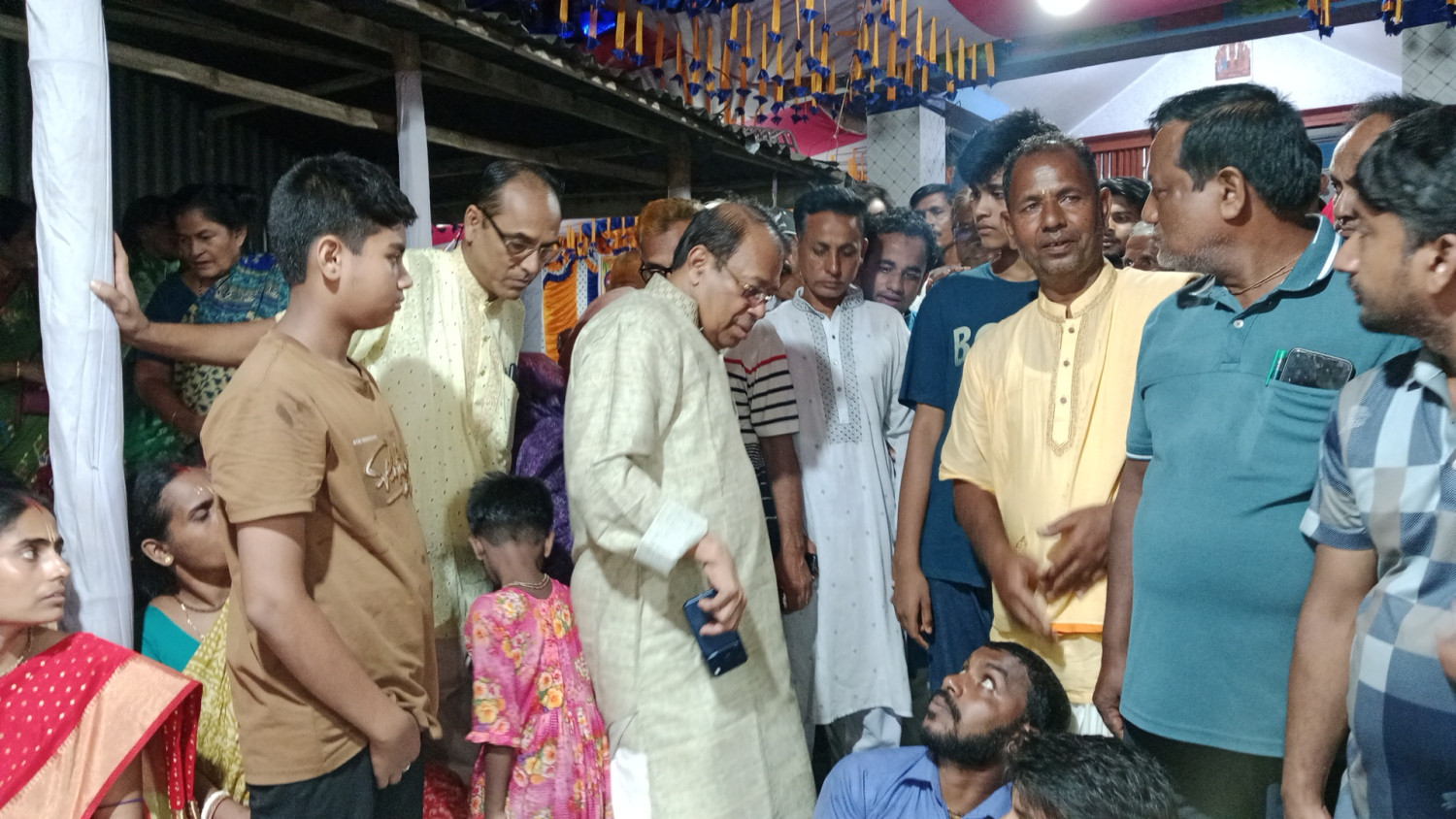 এবার হিন্দু ভাই-বোনেরা বিএনপিকে প্রচুর ভোট দিয়েছেন-ধর্মীয় আচার পালনে কোনো বাধা দেওয়া হবে না: কীর্তন অনুষ্ঠানে সাবেক এমপি