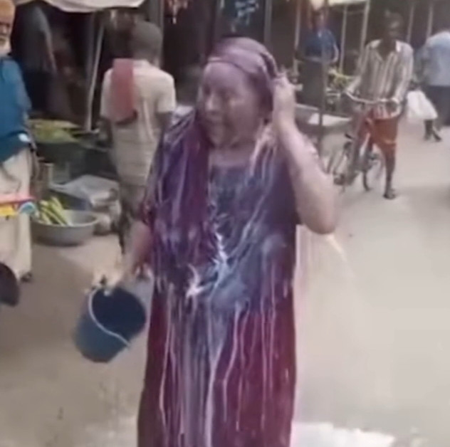 নেশাগ্রস্ত জামাইয়ের কাছ থেকে মেয়েকে ছাড়িয়ে দুধ দিয়ে গোসল মায়ের