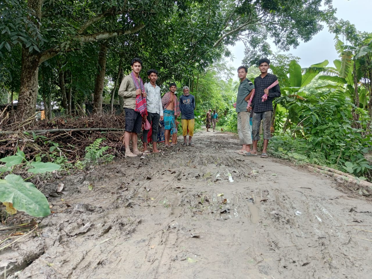 জাটিগ্রাম রাস্তার বেহাল দশা, সংস্কারের দাবি এলাকাবাসীর।