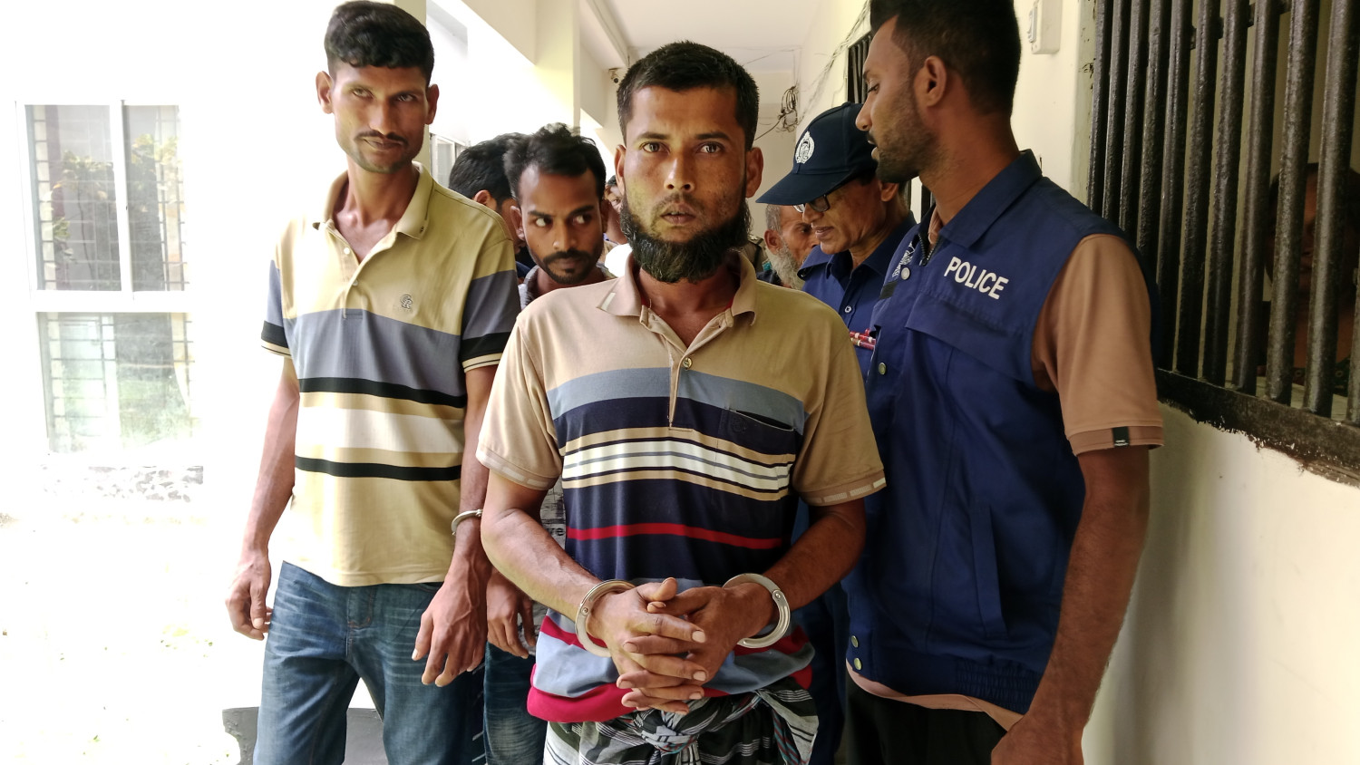 বোয়ালমারীতে ধর্ষণ মামলার আসামিসহ বিভিন্ন মামলার ৯ আসামি গ্রেপ্তার