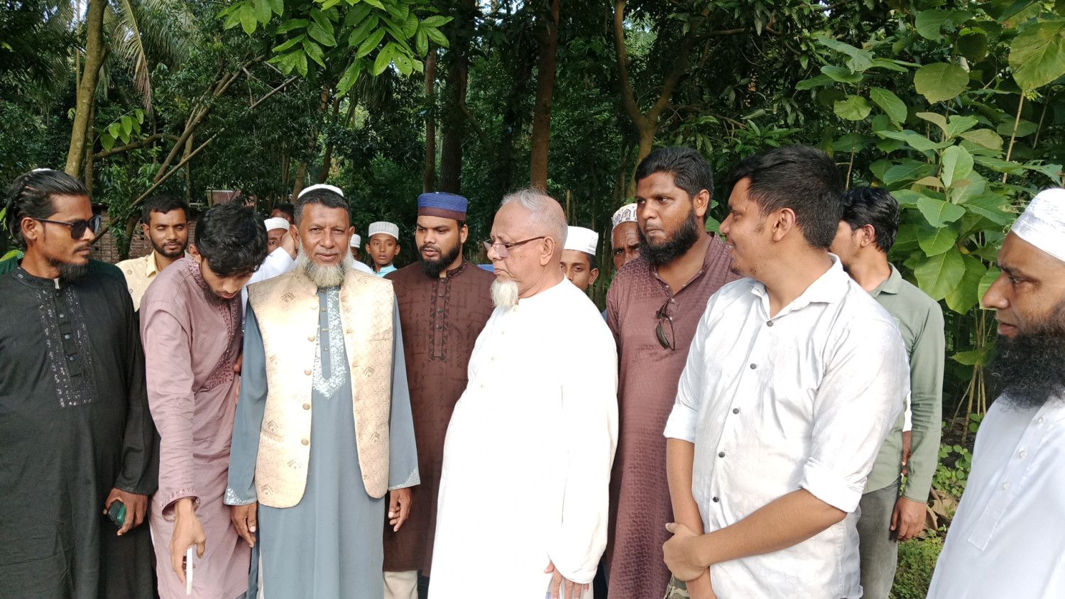সৈয়দপুর দারুস সুন্নাহ হাফিজিয়া মাদ্রাসার নতুন গোরস্থান উপলক্ষে দোয়া ও আলোচনা সভা