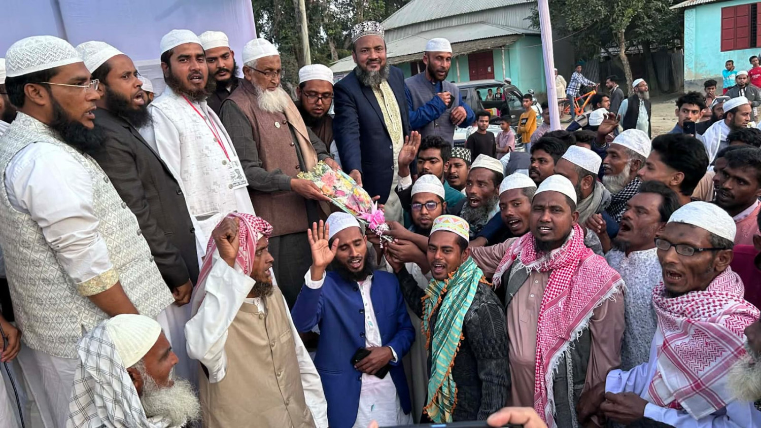 সালথায় ইসলামী আন্দোলনে ভাঙন: শতাধিক নেতাকর্মীর খেলাফত মজলিশে যোগদান