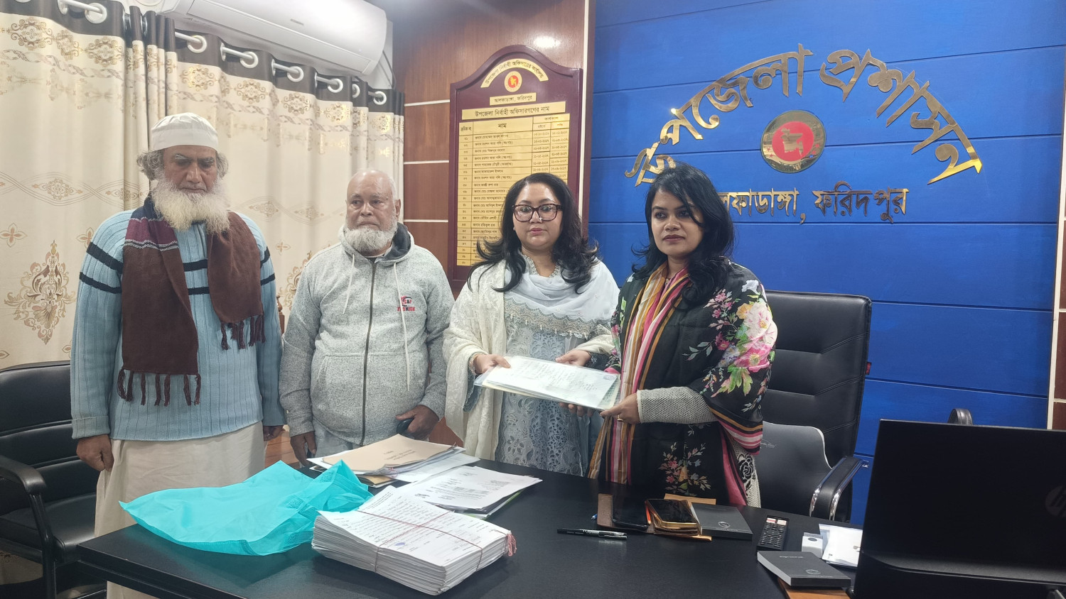 ফরিদপুর-১ আসনে স্বতন্ত্র প্রার্থী আরিফুর রহমান দোলনের মনোনয়নপত্র জমা