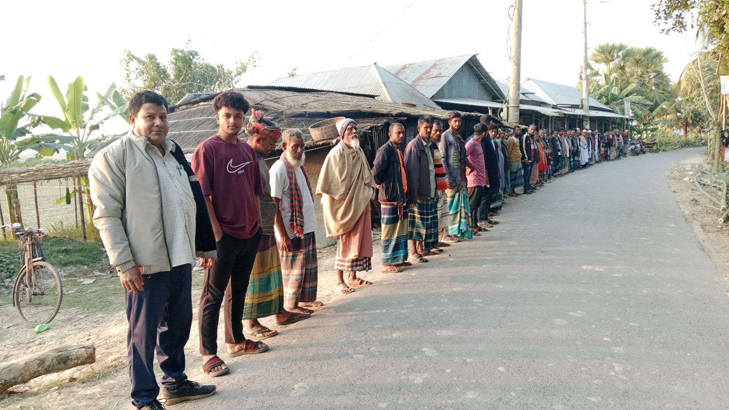 বোয়ালমারীতে অপতথ্যকারীদের বিরুদ্ধে মানববন্ধন- আদর্শ কৃষক কামরুল শেখকে ফাঁসানোর ষড়যন্ত্রের প্রতিবাদ