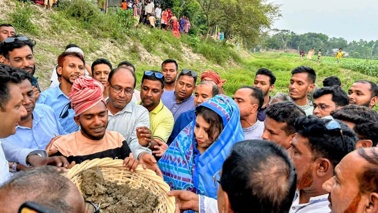 সালথায় খাল খনন কর্মসূচির উদ্বোধনে পররাষ্ট্র প্রতিমন্ত্রী শামা ওবায়েদ