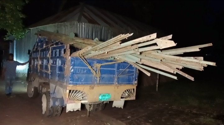 বোয়ালমারীর গোহাইলবাড়ী মাধ্যমিক বিদ্যালয়ের অতিরিক্ত লোহার মালামাল টেন্ডার ছাড়াই বিক্রির অভিযোগ