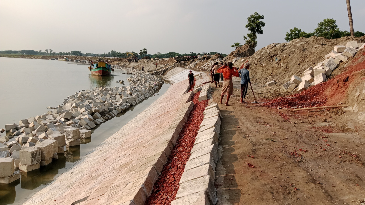 মধুমতি নদীর তীরে স্বপ্নের বাঁধ