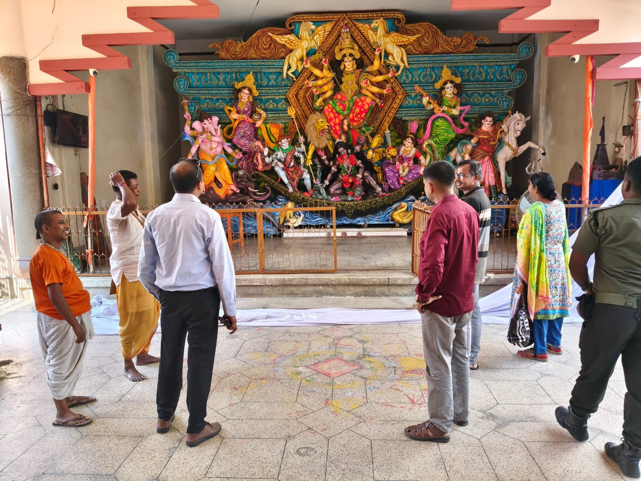 প্রশাসনের তীক্ষ্ণ নজরদারিতে আনন্দ-বিষাদে বিদায় নিলেন দেবী দুর্গা