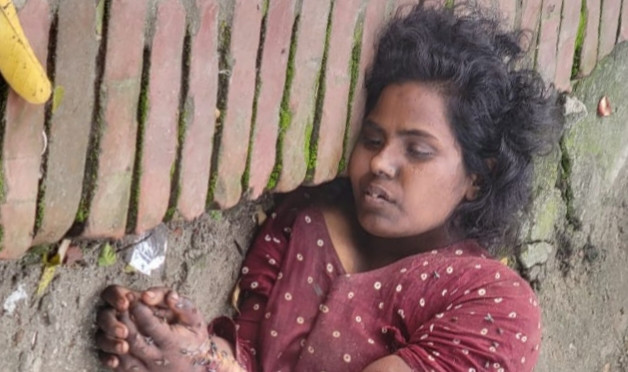 ক্ষত পঁচে দুর্গন্ধ,কাউনিয়ায় সড়ক দুর্ঘটনায় আহত অজ্ঞাত  ভারসাম্যহীন মহিলা