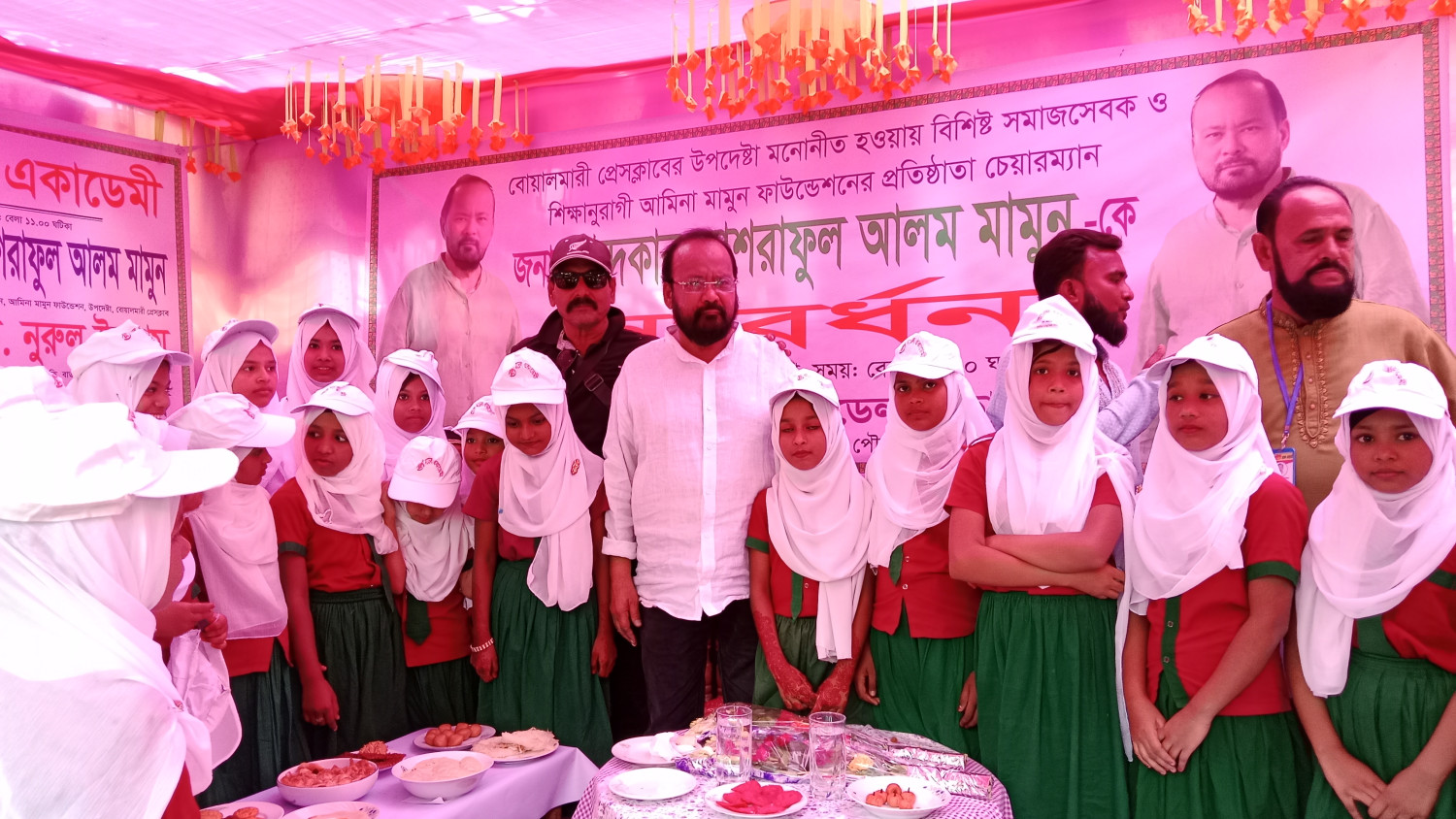 বোয়ালমারীতে বাহারী রকমের পিঠা প্রদর্শনীতে পিঠা উৎসব