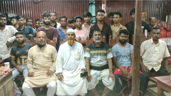 বোয়ালমারীতে হামলার আশঙ্কায় ব্যবসায়ী ও স্থানীদের সংবাদ সম্মেলন, নিরাপত্তা দাবি