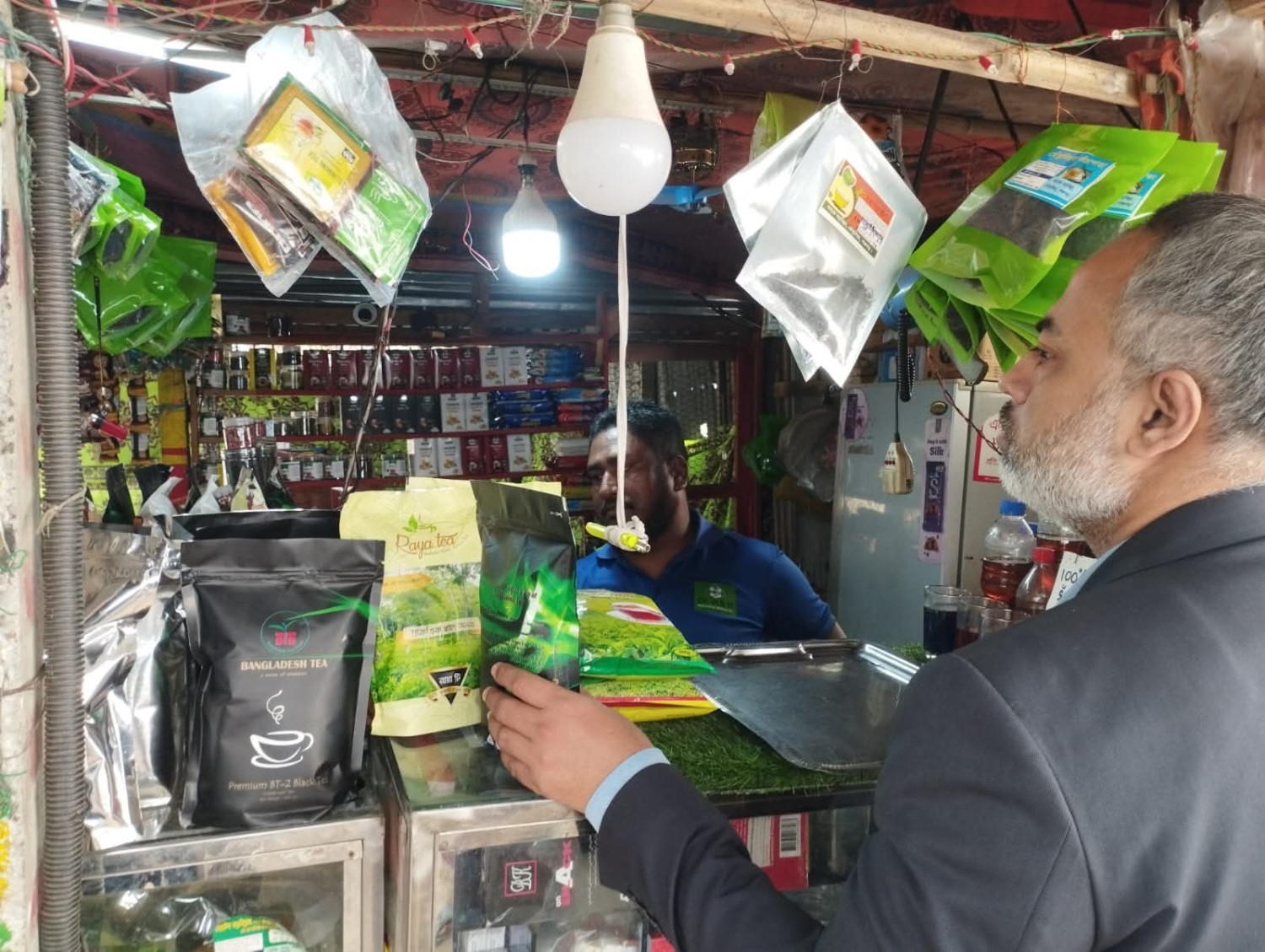 পঞ্চগড়ে চা বোর্ডের ভ্রাম্যমান আদালত  নকল মোড়কে চা বিক্রির দায়ে ১ মাসের কারাদণ্ড, বিপুল পরিমাণ চা জব্দ