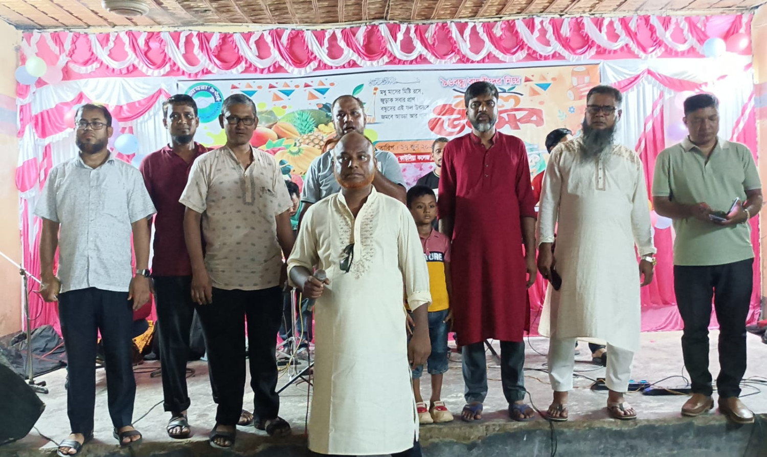 কাউনিয়ায় আমরা'৯৬ ব্যাচের উদ্যোগে ফল উৎসব ও সাংস্কৃতিক অনুষ্ঠান