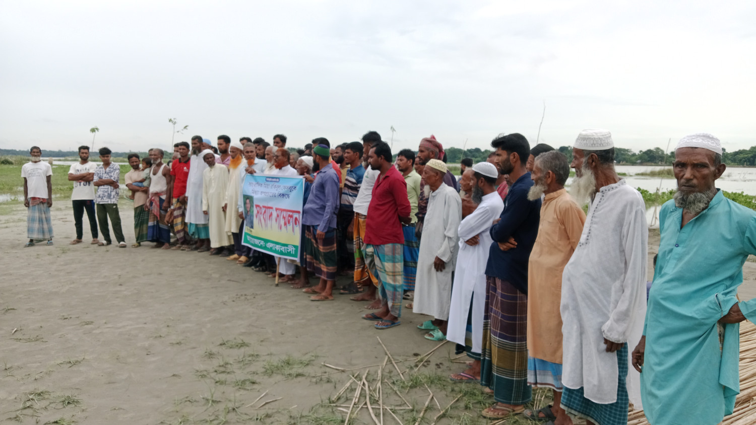 ইট আত্মসাতের অভিযোগ ‘মিথ্যা’, অপপ্রচারের প্রতিবাদে আলফাডাঙ্গায় সংবাদ সম্মেলন-মানববন্ধন