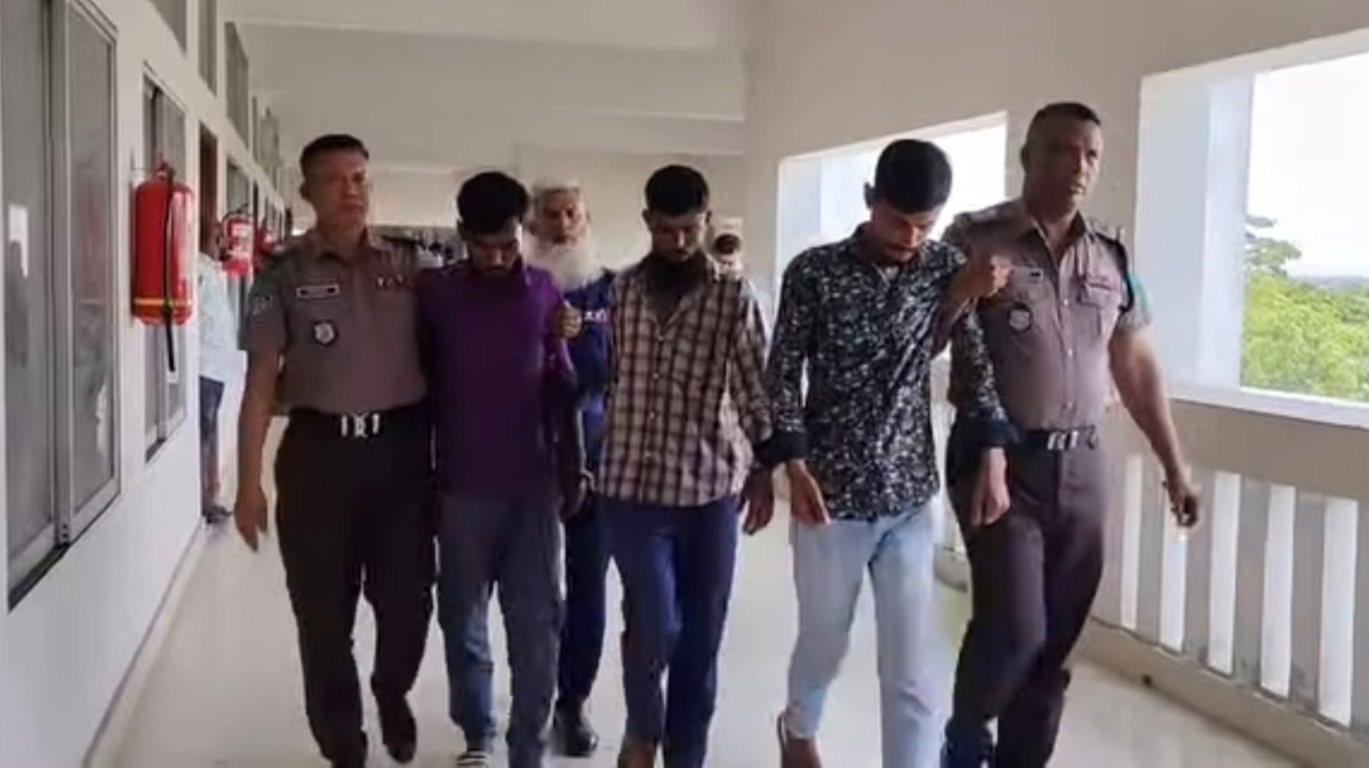 বোয়ালমারীতে স্কুলছাত্রী ধর্ষণ মামলায় তিন যুবকের যাবজ্জীবন