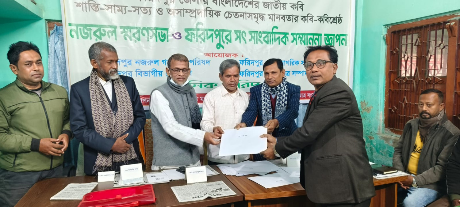 সাংবাদিকতায় বস্তুনিষ্ঠ সংবাদ পরিবেশনে সততা, স্বচ্ছতা ও নিরপেক্ষতার কারণে  সাংবাদিক আলমগীর কবির কে 'সম্মাননাপত্র' প্রদান ।