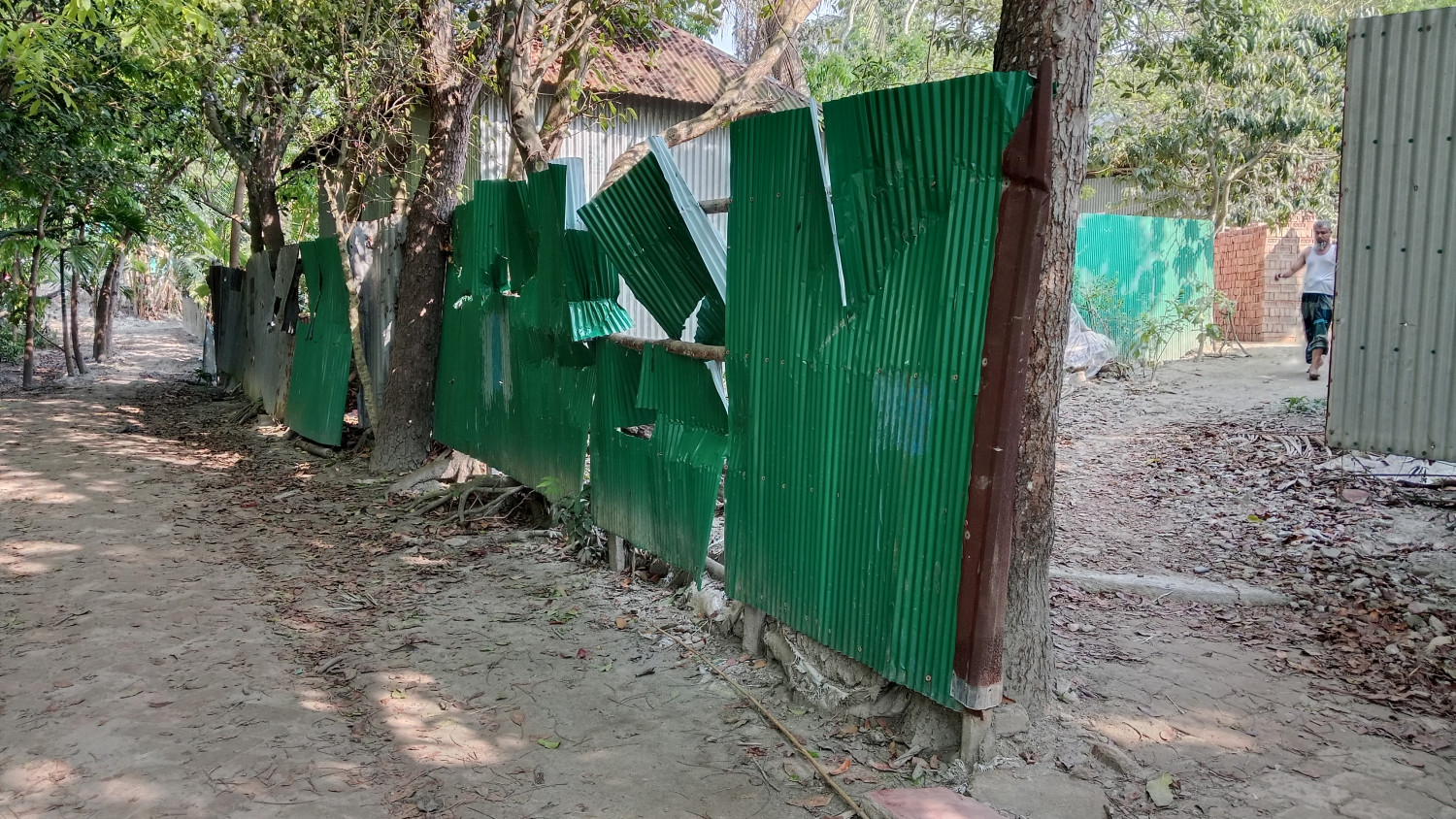 ঈদের নামাজে হামলা- বোয়ালমারীতে নারী-পুরুষসহ আহত ১৫, এলাকায় উত্তেজনা