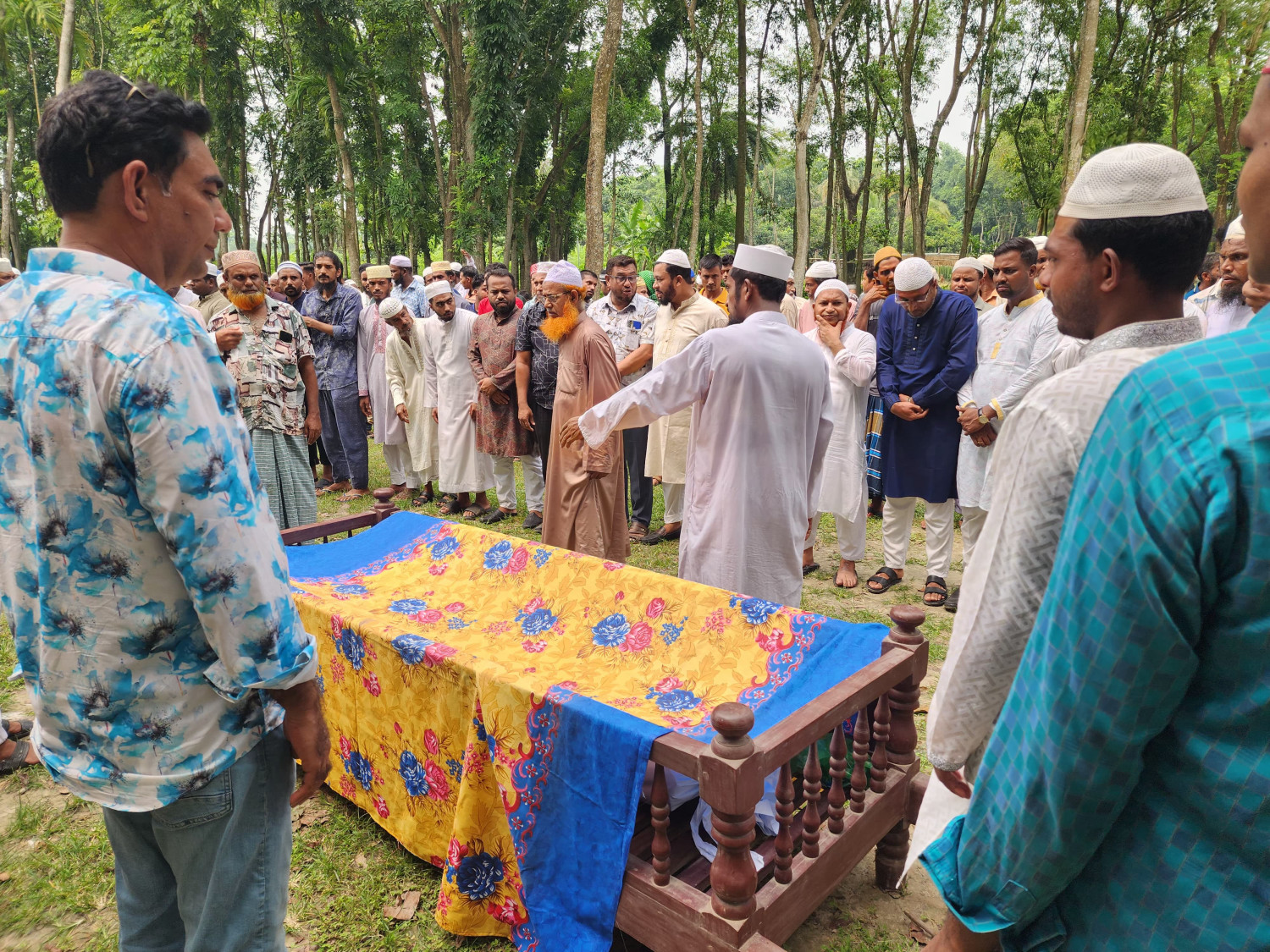 সালথায় শিক্ষক রাজিব খন্দকারের মৃত্যুতে শোকের ছায়া, কান্নায় ভেঙে পড়লেন বড় ভাই আজাদ খন্দকার