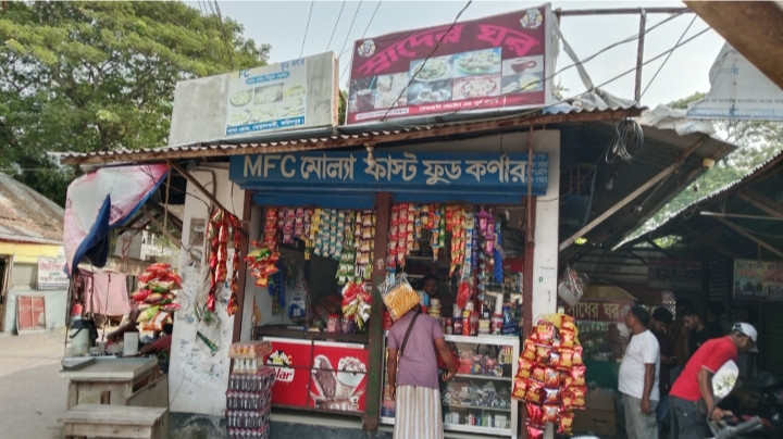 বোয়ালমারী থানার সামনে মুদি দোকানে চুরি, খোয়া গেল ৩ লাখ ২০ হাজার টাকার মালামাল