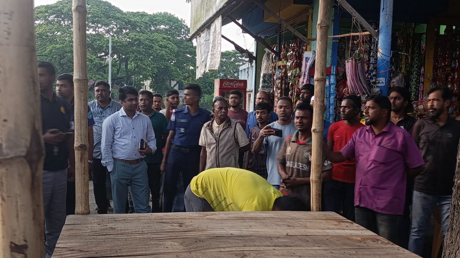 বোয়ালমারীতে ফুটপাত দখলমুক্তে কঠোর উচ্ছেদ অভিযান