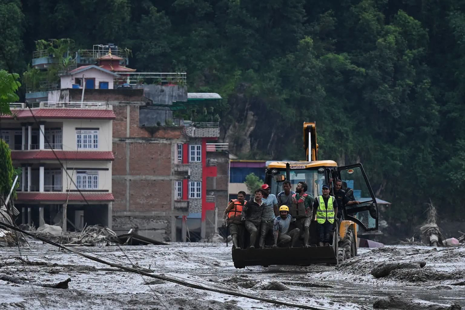 নেপাল-তিব্বত সীমান্তে ভয়াবহ বন্যার নেপথ্যে হিমবাহ ধস