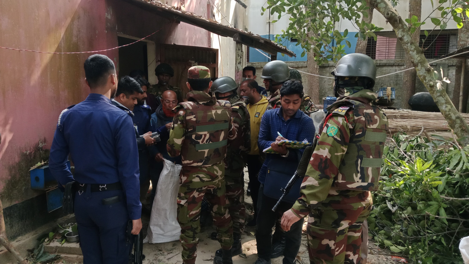 বোয়ালমারীতে যৌথ অভিযানে ১৫ লাখ টাকার ভেজাল শিশু খাদ্য জব্দ, ১ লাখ টাকা জরিমানা